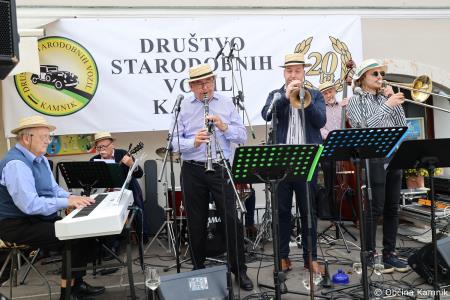 V Kamniku so bila na ogled starodobna vozila  (59)